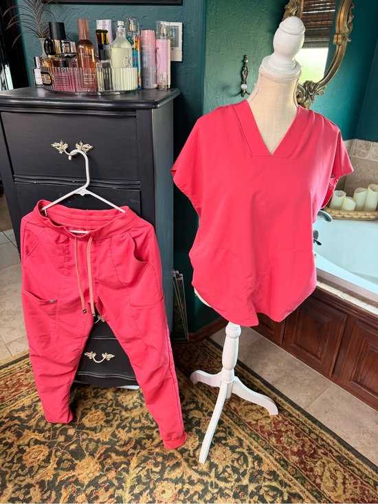 Fabletics Other - Fabletics Gelato scrub set size small